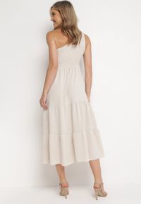 Born2be - Jasnobeżowa Maxi Sukienka Asymetryczna o Rozkloszowanym Kroju na Jedno Ramię Byrecl. Kolor: beżowy. Typ sukienki: asymetryczne. Długość: maxi #5