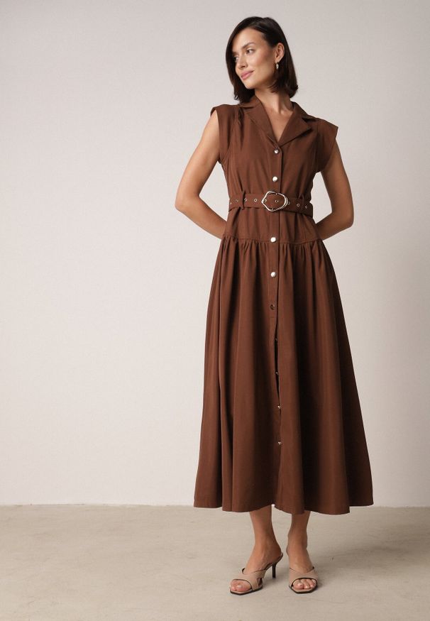 Born2be - Brązowa Koszulowa Sukienka Bez Rękawów Ozdobiona Paskiem z Klamrą Phalixia. Okazja: na co dzień. Kolor: brązowy. Długość rękawa: bez rękawów. Wzór: aplikacja. Typ sukienki: koszulowe. Styl: casual, elegancki