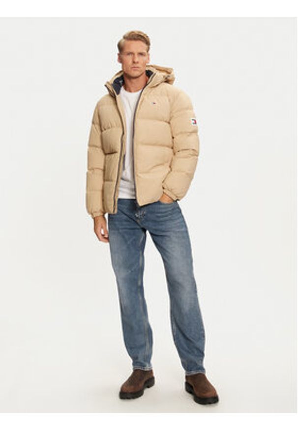 Tommy Jeans Kurtka puchowa Essential DM0DM19786 Beżowy Regular Fit. Kolor: beżowy. Materiał: syntetyk