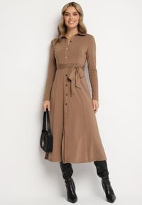 Born2be - Ciemnobeżowa Sukienka Maxi o Koszulowym Fasonie z Wiązaniem mZynlee. Okazja: na co dzień. Kolor: brązowy. Materiał: wiskoza. Typ sukienki: koszulowe. Styl: casual, elegancki, klasyczny. Długość: maxi #6