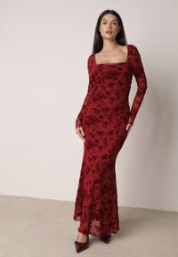 Born2be - Czerwona Dopasowana Sukienka VICES z Odkrytymi Plecami Ozdobiona Tiulową Koronką Ravita. Okazja: na randkę. Typ kołnierza: dekolt kwadratowy. Kolor: czerwony. Materiał: tiul, koronka. Wzór: aplikacja, koronka. Typ sukienki: dopasowane. Styl: elegancki #8