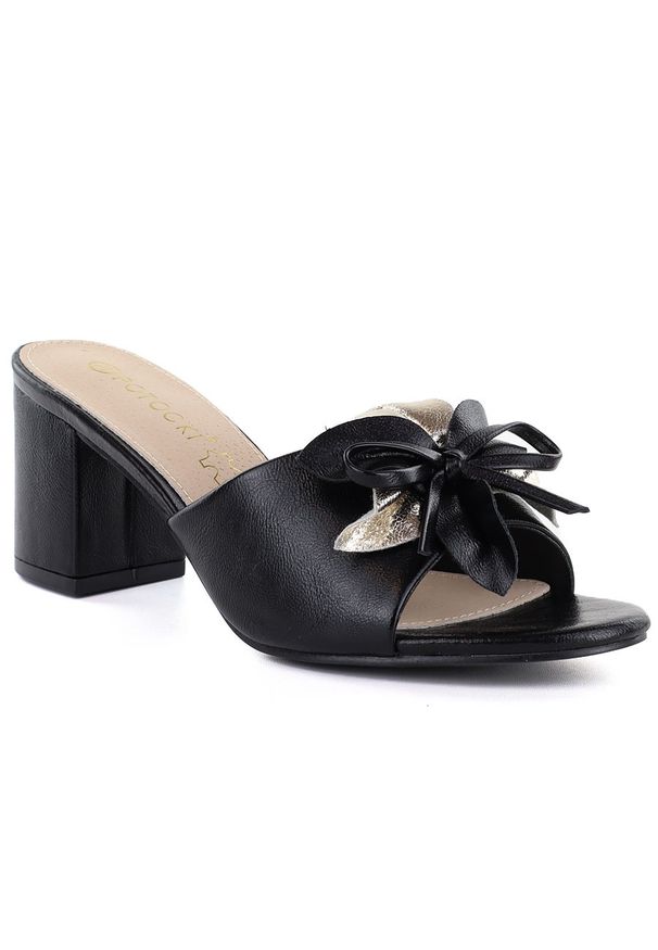 POTOCKI - Klapki damskie na słupku z kwiatem czarne Potocki LE20336. Kolor: czarny. Materiał: skóra ekologiczna. Wzór: kwiaty. Obcas: na słupku. Wysokość obcasa: średni