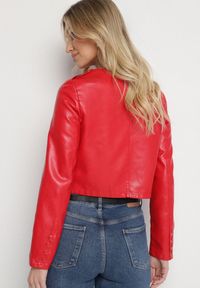 Born2be - Czerwona Kurtka Ramoneska z Ozdobnymi Guzikami Sesiania. Okazja: na co dzień. Kolor: czerwony. Materiał: jeans. Długość rękawa: długi rękaw. Długość: długie. Styl: casual, elegancki, klasyczny #7