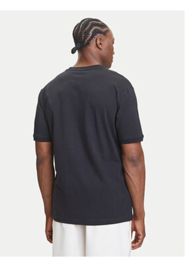 Adidas - adidas T-Shirt adicolor 2000s Cali JW5913 Czarny Loose Fit. Kolor: czarny. Materiał: bawełna