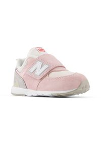 Buty niemowlęce New Balance NW574BKM – różowe. Okazja: na co dzień. Zapięcie: rzepy. Kolor: różowy. Materiał: skóra, guma. Szerokość cholewki: normalna. Model: New Balance 574. Sport: turystyka piesza #4