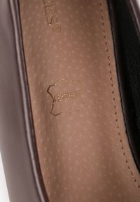 Renee - Brązowe Czółenka na Słupku Vices ze Skórzaną Wkładką Alinire. Kolor: brązowy. Materiał: skóra. Obcas: na słupku. Styl: elegancki #6