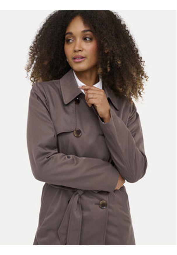 only - ONLY Trencz Valerie 15191821 Brązowy Regular Fit. Kolor: brązowy. Materiał: syntetyk