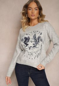 Renee - Jasnoszary Sweter Ozdobiony Haftowanym Wzorem w Ptaki Inarielle. Okazja: na co dzień. Kolor: szary. Długość rękawa: długi rękaw. Długość: długie. Wzór: aplikacja, haft. Styl: klasyczny, casual