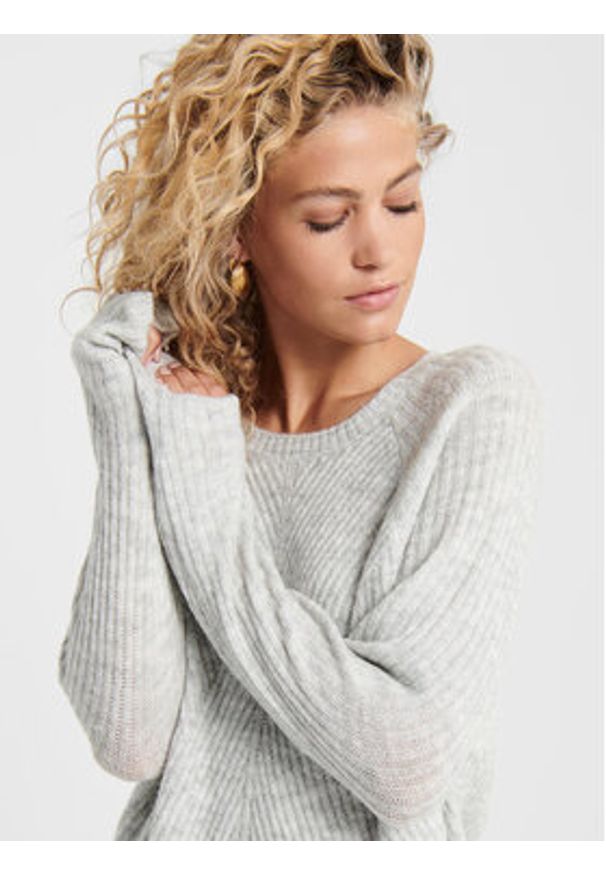 only - ONLY Sukienka dzianinowa 15196724 Szary Regular Fit. Kolor: szary. Materiał: syntetyk