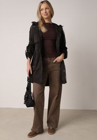 Born2be - Czarna Przejściowa Kurtka Parka z Kapturem i Podwijanymi Rękawami Tinarose. Okazja: na spacer, na co dzień. Typ kołnierza: kaptur. Kolor: czarny. Materiał: jeans, dresówka. Styl: casual #3