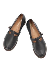 Czarne Półbuty Armodo Eleganckie Obuwie Damskie. Okazja: do pracy, na co dzień, na spotkanie biznesowe. Nosek buta: okrągły. Zapięcie: pasek. Kolor: czarny. Szerokość cholewki: normalna. Wzór: gładki. Materiał: skóra, jeans. Obcas: na obcasie. Styl: elegancki. Wysokość obcasa: niski #6