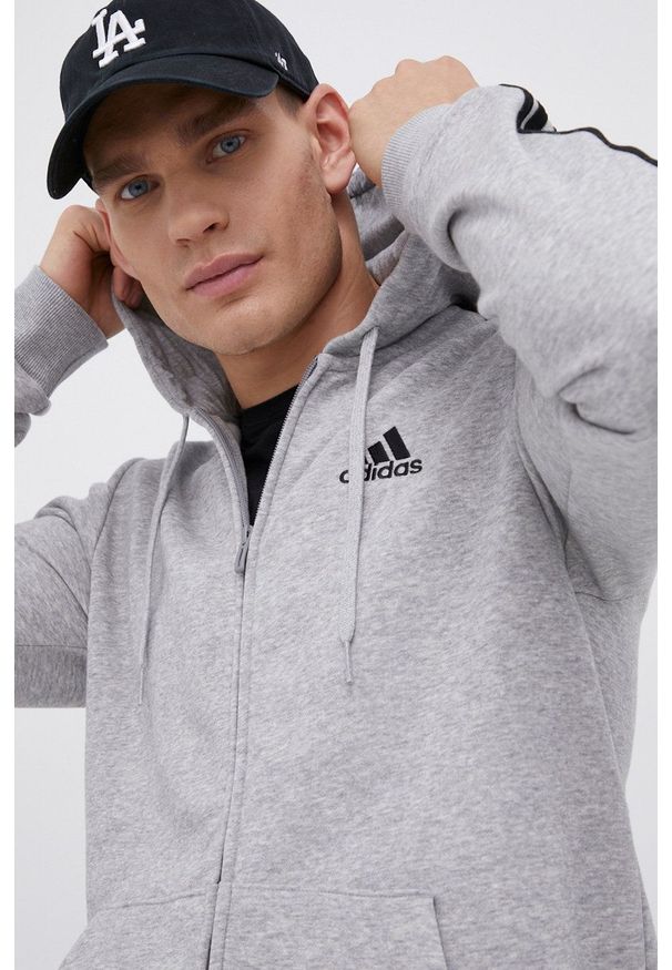 Adidas - adidas - Bluza. Typ kołnierza: kaptur. Kolor: szary. Materiał: materiał, bawełna. Wzór: aplikacja
