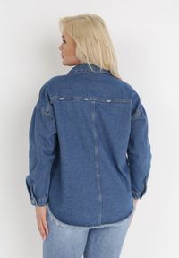 Born2be - Niebieska Kurtka Jeansowa Irereia. Kolekcja: plus size. Kolor: niebieski. Materiał: jeans. Długość rękawa: długi rękaw. Długość: długie. Wzór: aplikacja. Styl: klasyczny #5