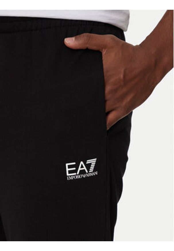 EA7 Emporio Armani Spodnie dresowe 8NPP66 PJVRZ 1200 Czarny Regular Fit. Kolor: czarny. Materiał: bawełna