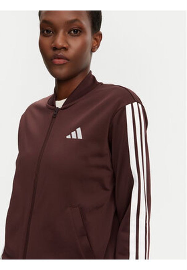 Adidas - adidas Dres Essentials 3-Stripes JD2683 Brązowy Regular Fit. Kolor: brązowy. Materiał: syntetyk