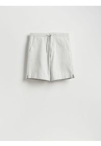 Reserved - Szorty regular z dodatkiem lnu - jasnoszary. Kolor: szary. Materiał: len