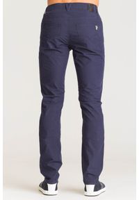 Granatowe spodnie męskie Versace Jeans. Kolor: niebieski. Materiał: bawełna. Wzór: aplikacja #5