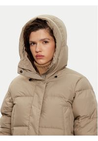 Peak Performance Płaszcz zimowy G79931040 Beżowy Regular Fit. Kolor: beżowy. Materiał: syntetyk. Sezon: zima