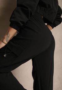 Renee - Czarne Spodnie z Bawełną Typu Cargo High Waist Puvoria. Okazja: na co dzień, na spacer. Stan: podwyższony. Kolor: czarny. Materiał: bawełna. Styl: casual
