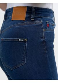 Big-Star - Spodnie jeans damskie z wysokim stanem z kolekcji Basic Clara 358. Stan: podwyższony. Kolor: niebieski. Styl: sportowy, klasyczny