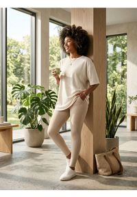 Sinsay - Sportowe legginsy z wycięciem V w talii Gym Hard - kremowy. Kolor: kremowy. Styl: sportowy #1