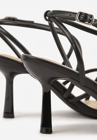 Renee - Czarne Sandały na Szpilce z Cienkimi Paseczkami i Kwadratowym Noskiem Danita. Okazja: na co dzień, na imprezę. Kolor: czarny. Materiał: skóra, koronka. Obcas: na szpilce. Styl: casual #9