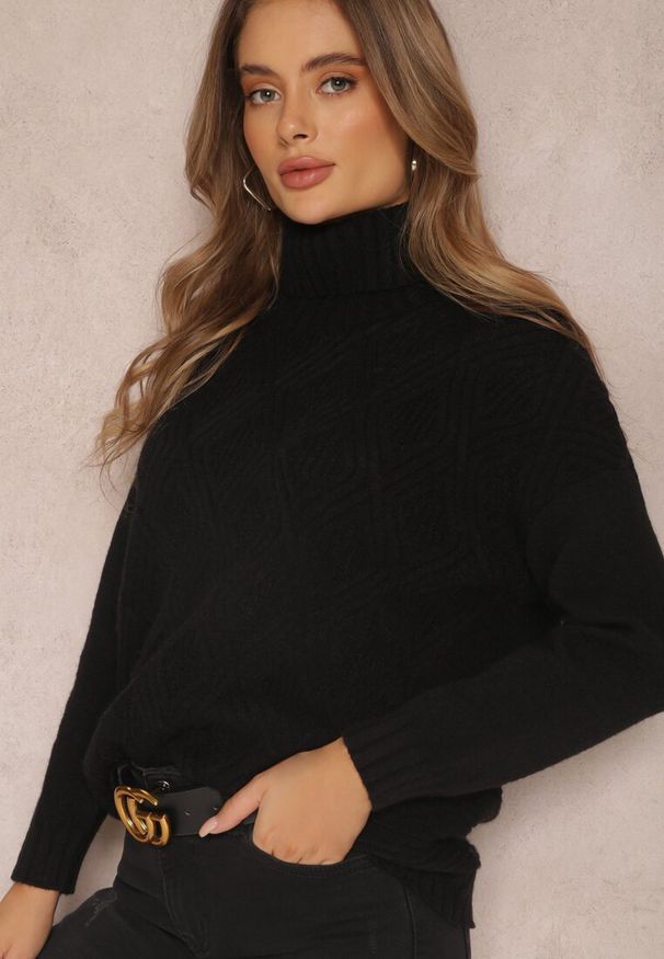 Renee - Czarny Golf Aldeimon. Okazja: na co dzień, na spotkanie biznesowe, do pracy. Typ kołnierza: golf. Kolor: czarny. Materiał: dzianina, jeans. Długość rękawa: długi rękaw. Długość: długie. Styl: biznesowy, elegancki, casual