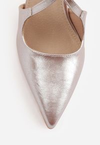 Born2be - Złote Szpilki VICES z Paskami w Kształcie X i Skórzaną Wkładką Arriedine. Okazja: na komunię, na wesele, na ślub cywilny. Zapięcie: pasek. Kolor: złoty. Materiał: skóra. Wzór: paski. Obcas: na szpilce. Styl: elegancki #4