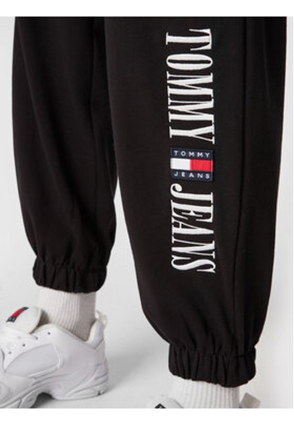 Tommy Jeans Spodnie dresowe Archive DW0DW14994 Czarny Relaxed Fit. Kolor: czarny. Materiał: syntetyk, dresówka, bawełna
