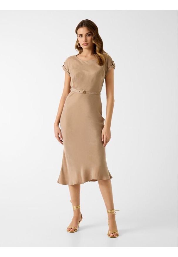 Guess Sukienka codzienna 181611 Brązowy Classic Fit. Okazja: na co dzień. Kolor: brązowy. Typ sukienki: proste. Styl: casual