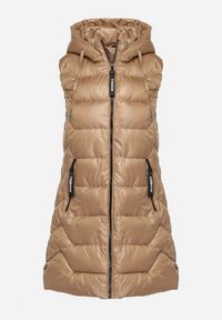 Born2be - Ciemnobeżowa Kamizelka z Odpinanym Kapturem Pikowana z Kieszeniami Quillasa. Kolor: beżowy. Materiał: materiał. Sezon: wiosna, jesień #6