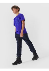 4f - Spodnie casual joggery chłopięce. Okazja: na co dzień. Kolor: niebieski. Materiał: elastan, tkanina, bawełna. Styl: casual #1