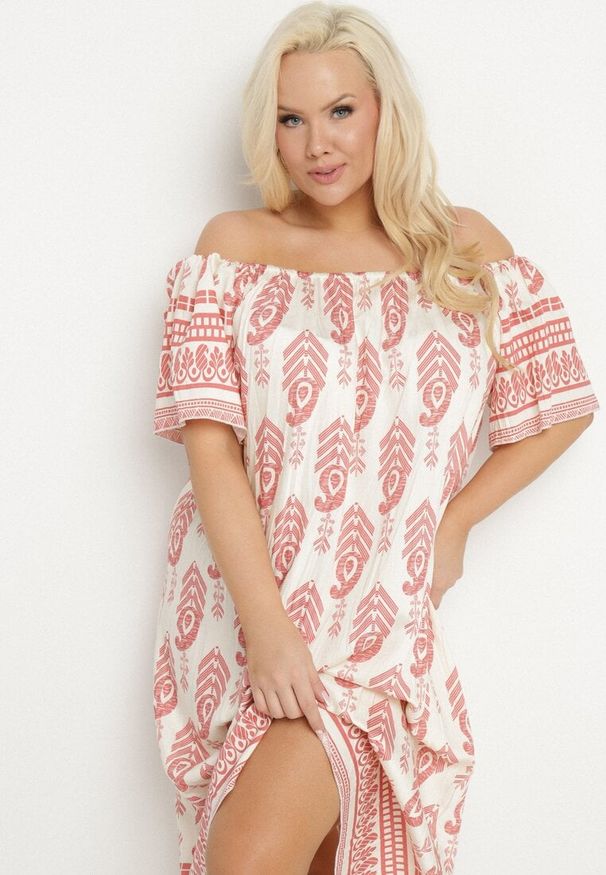 Born2be - Różowa Wiskozowa Sukienka ze Wzorem Boho Ellivra. Okazja: na co dzień. Kolor: różowy. Materiał: wiskoza. Wzór: aplikacja. Styl: boho