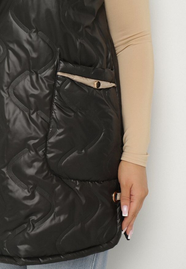 Born2be - Czarna Kamizelka Pikowana z Kieszeniami Eralithis. Okazja: na co dzień. Kolekcja: plus size. Kolor: czarny. Materiał: jeans, materiał. Styl: elegancki, casual
