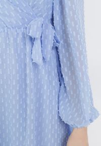 Born2be - Niebieska Sukienka Amalitea. Kolor: niebieski. Materiał: tkanina. Długość rękawa: długi rękaw. Typ sukienki: kopertowe #5