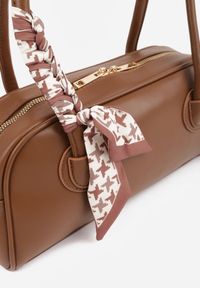 Born2be - Brązowa Torebka Elegancka na Ramię Prostokątna z Apaszką i Paskiem Nesope. Kolor: brązowy. Wzór: aplikacja. Styl: elegancki. Rodzaj torebki: na ramię #4