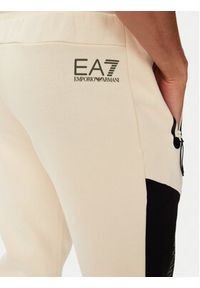 EA7 Emporio Armani Spodnie dresowe 6DPP71 PJVTZ 1713 Beżowy Regular Fit. Kolor: beżowy. Materiał: bawełna #4