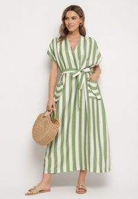 Born2be - Zielona Sukienka z Wiskozą i Paskiem w Paski Nerire. Okazja: na co dzień. Kolor: zielony. Materiał: wiskoza. Wzór: paski. Styl: klasyczny, casual, elegancki #5