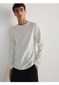 Reserved - Bawełniany longsleeve - złamana biel. Materiał: bawełna. Długość rękawa: długi rękaw