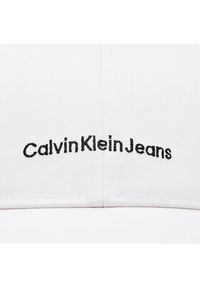 Calvin Klein Jeans Czapka z daszkiem K60K608849 Biały. Kolor: biały. Materiał: materiał