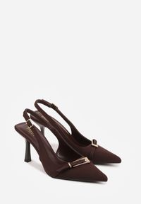 Renee - Brązowe Sandały Slingback na Klepsydrowym Obcasie Zdobione Klamerką Skodrifa. Kolor: brązowy. Wzór: aplikacja. Obcas: na obcasie. Styl: elegancki. Wysokość obcasa: średni #3
