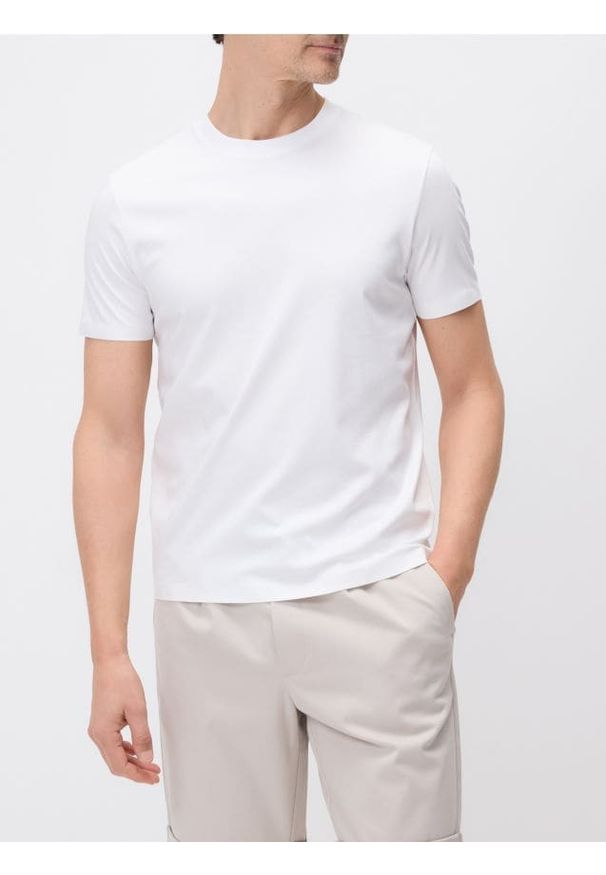 Reserved - T-shirt regular fit z lyocellem - biały. Kolor: biały. Materiał: bawełna
