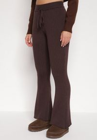 Born2be - Brązowe Spodnie z Wiskozą i Wysokim Stanem Typu Dzwony Tusvira. Okazja: na co dzień. Stan: podwyższony. Kolor: brązowy. Materiał: wiskoza. Styl: casual, elegancki #1