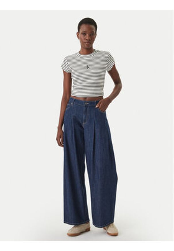 Calvin Klein Jeans T-Shirt LV047F833G Czarny Slim Fit. Kolor: czarny. Materiał: bawełna