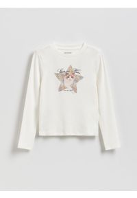 Reserved - Bluzka z błyszczącym nadrukiem - złamana biel. Materiał: bawełna. Wzór: nadruk #1