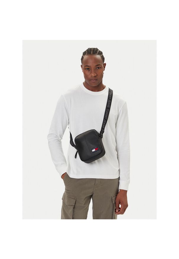 Saszetka Tommy Jeans. Kolor: czarny