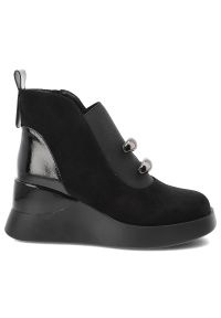 Czarne Botki S.Barski Modne Buty Damskie Na Koturnie. Zapięcie: klamry. Kolor: czarny. Materiał: zamsz, materiał. Wzór: aplikacja. Obcas: na koturnie. Styl: elegancki #3