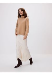 Reserved - Wełniany sweter z golfem - beżowy. Typ kołnierza: golf. Kolor: beżowy. Materiał: wełna #1