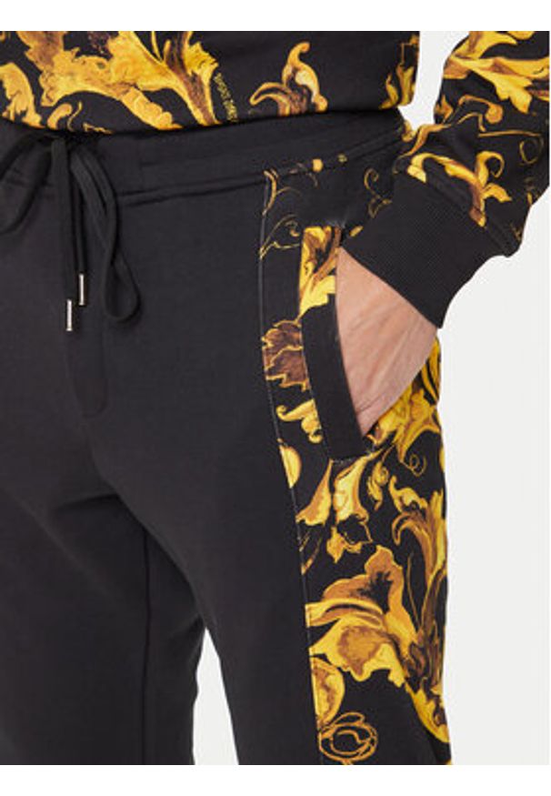 Versace Jeans Couture Spodnie dresowe 79GAA3C0 FS201 Czarny Regular Fit. Kolor: czarny. Materiał: bawełna