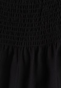 Renee - Czarna Letnia Sukienka z Bawełny o Fasonie Hiszpanki z Rozkloszowanymi Falbanami Lorania. Okazja: na co dzień. Typ kołnierza: dekolt hiszpanka. Kolor: czarny. Materiał: bawełna. Wzór: aplikacja. Sezon: lato. Styl: casual, elegancki #5